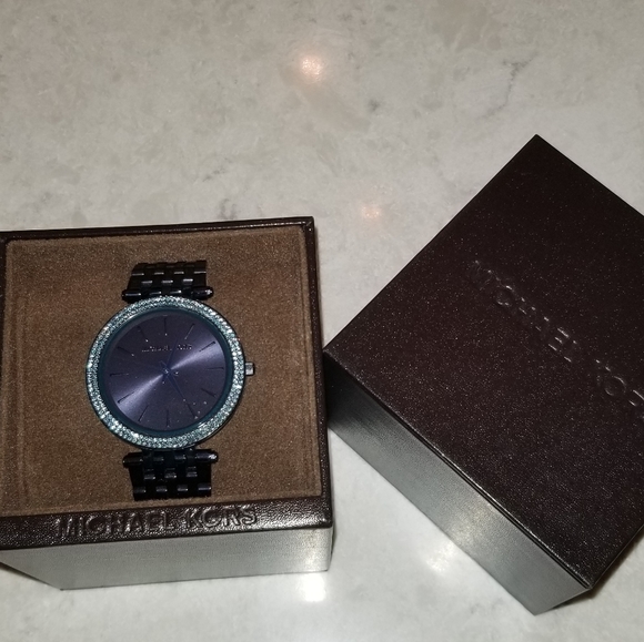 Ladies Michael Kors Watch - Picture 4 of 4